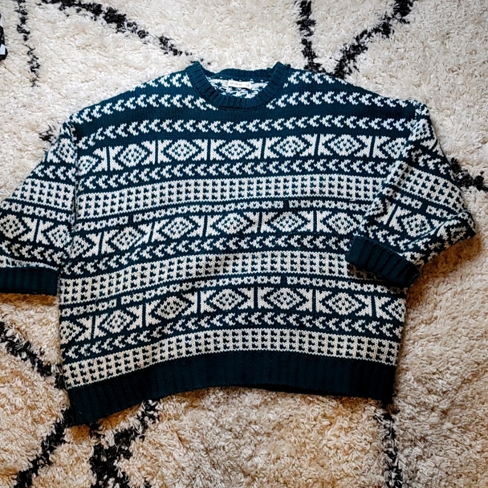 Green white cabin knit sweater